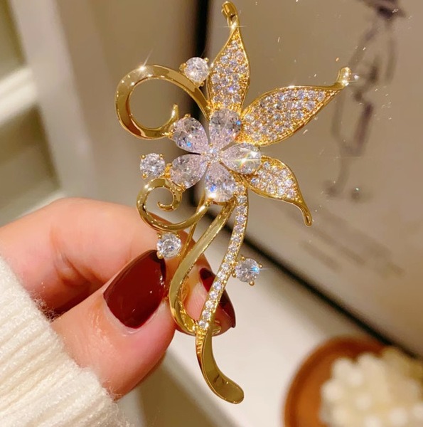 Luxurious Sparkling Crystal Floral Brooch Pinju_img_1