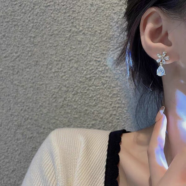 Fresh crystal flower drop earrings_img_2