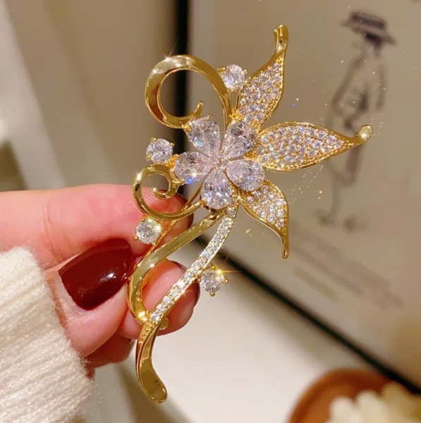 Luxurious Sparkling Crystal Floral Brooch Pinju_img_2