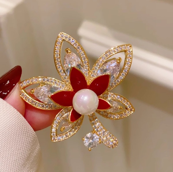 Maple Leaf Pearl Brooch