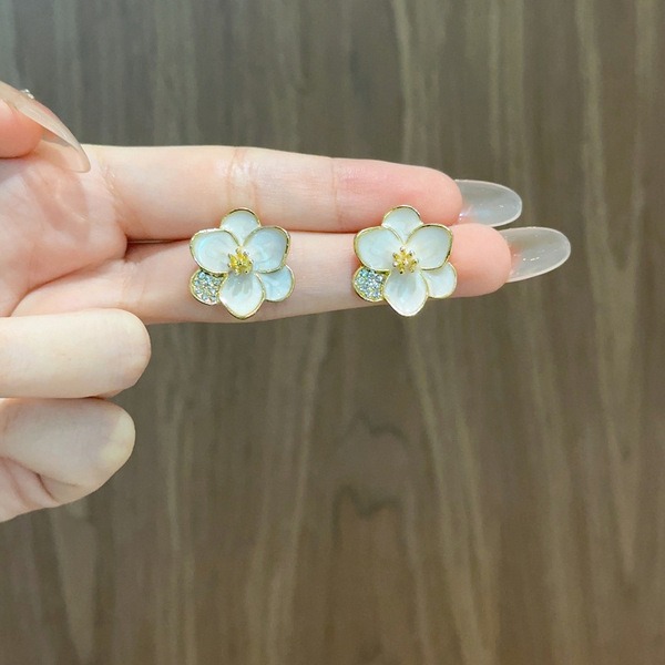 Attractive Floral Petal Earrings_img_1