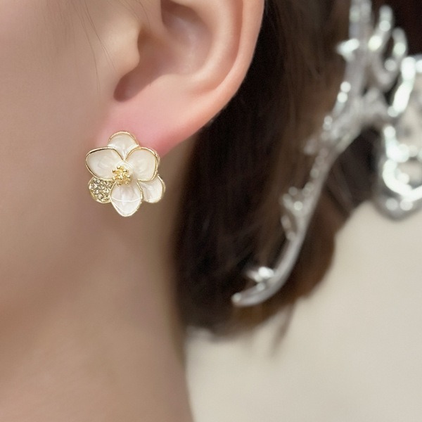 Attractive Floral Petal Earrings