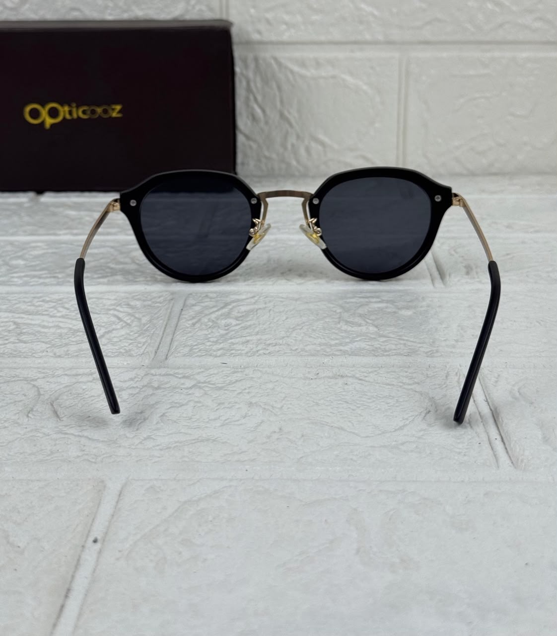 S - 069 Premium Round Black & Gold Sunglasses_img_7