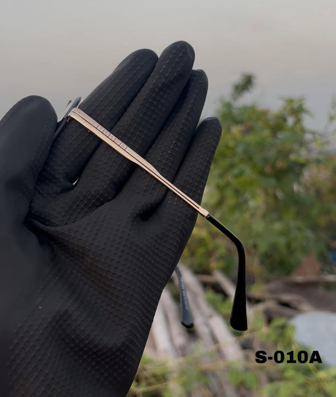 S-010A Oversized Rimless Shield Sunglass – Gold & Black_img_4