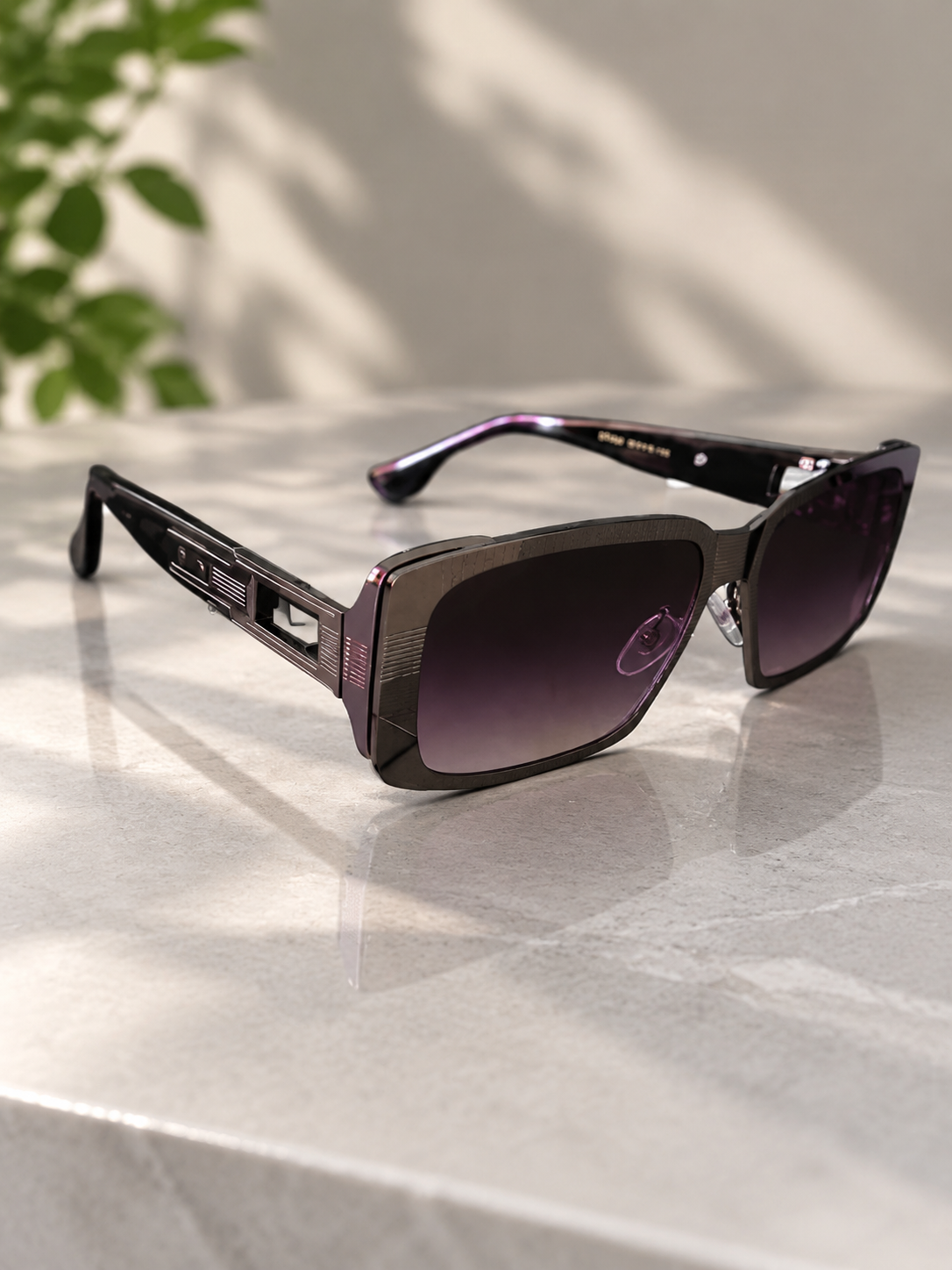 DT435 Square Frame Sunglasses