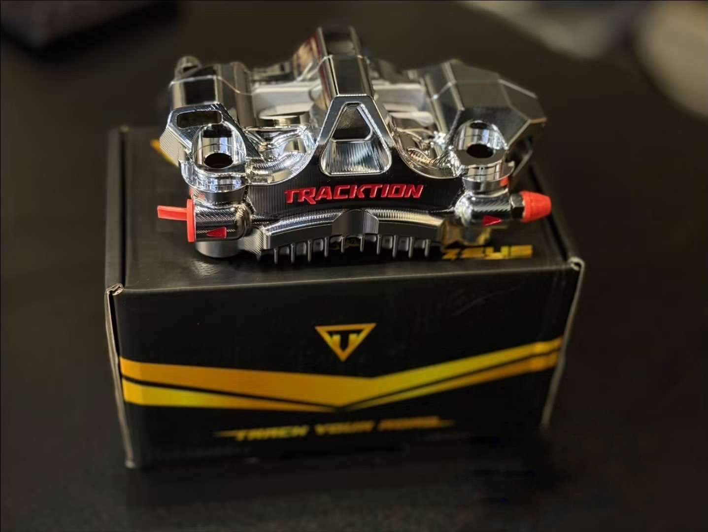TRACKTION ZEUS CALIPER