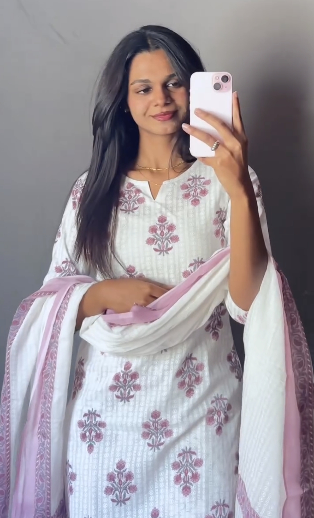 নজরকাড়া ডিজিটাল প্রিন্টের আরামদায়ক সুতি থ্রি-পিস