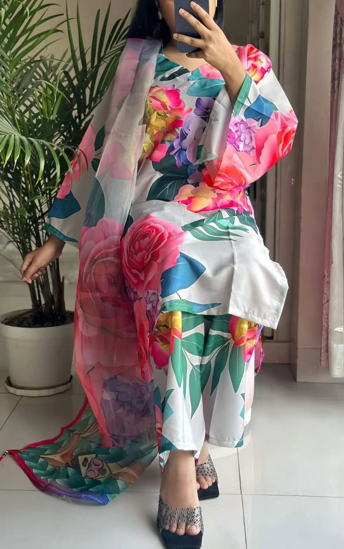পাকিস্তানি ডিজাইনের  স্কিন প্রিন্টের ইন্সপায়ার্ড থ্রি পিস কালেকশন।