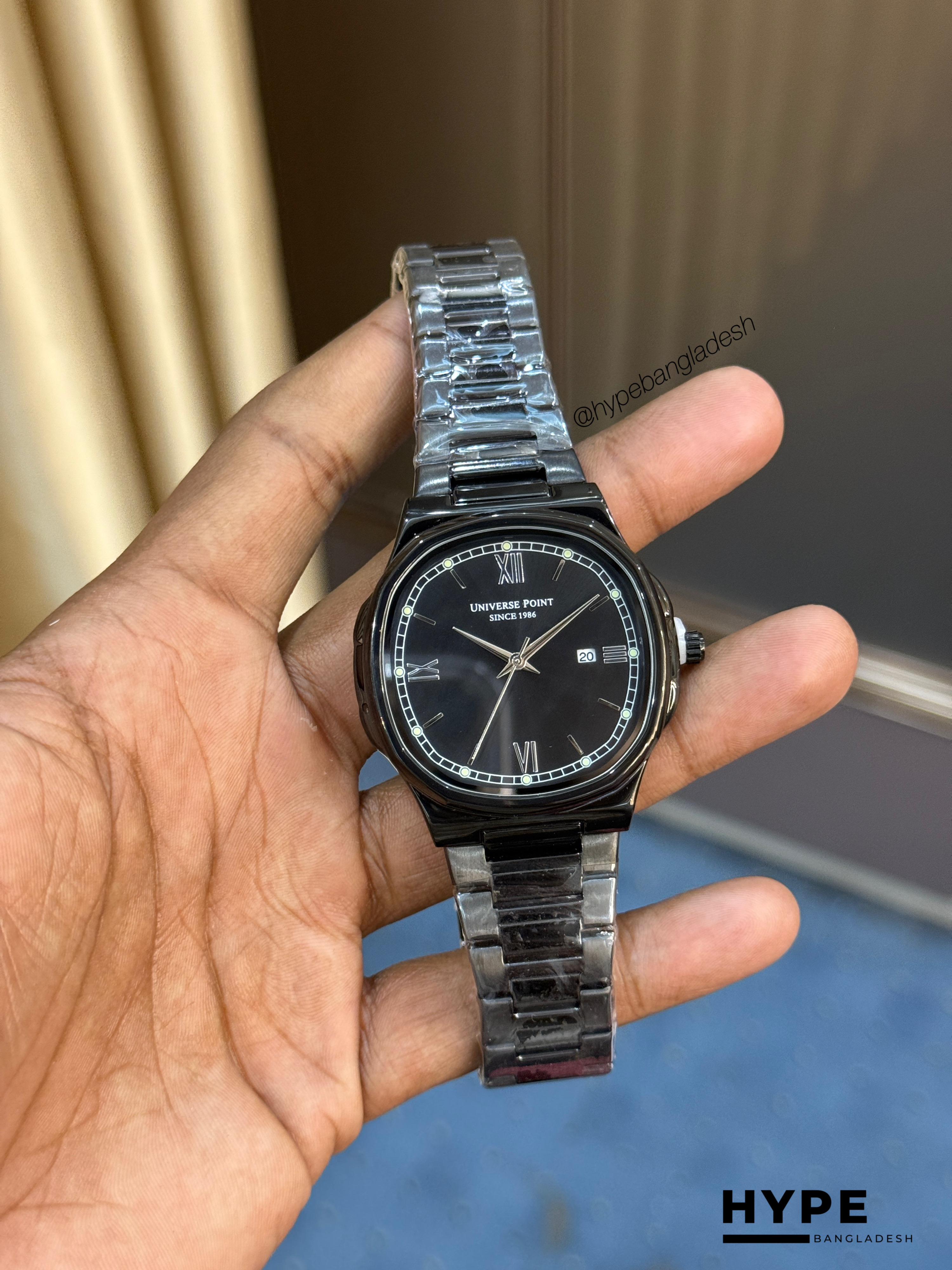 Universe Point Square Shape Quartz Watch With Date For Men (Black)