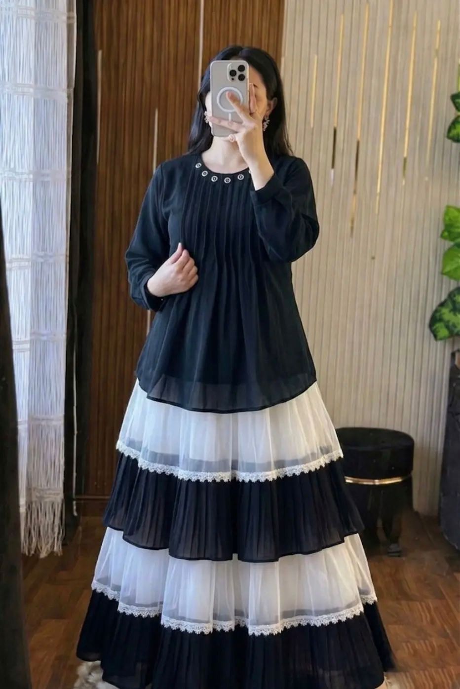 Trendy Ladies Tops and Skirt Set