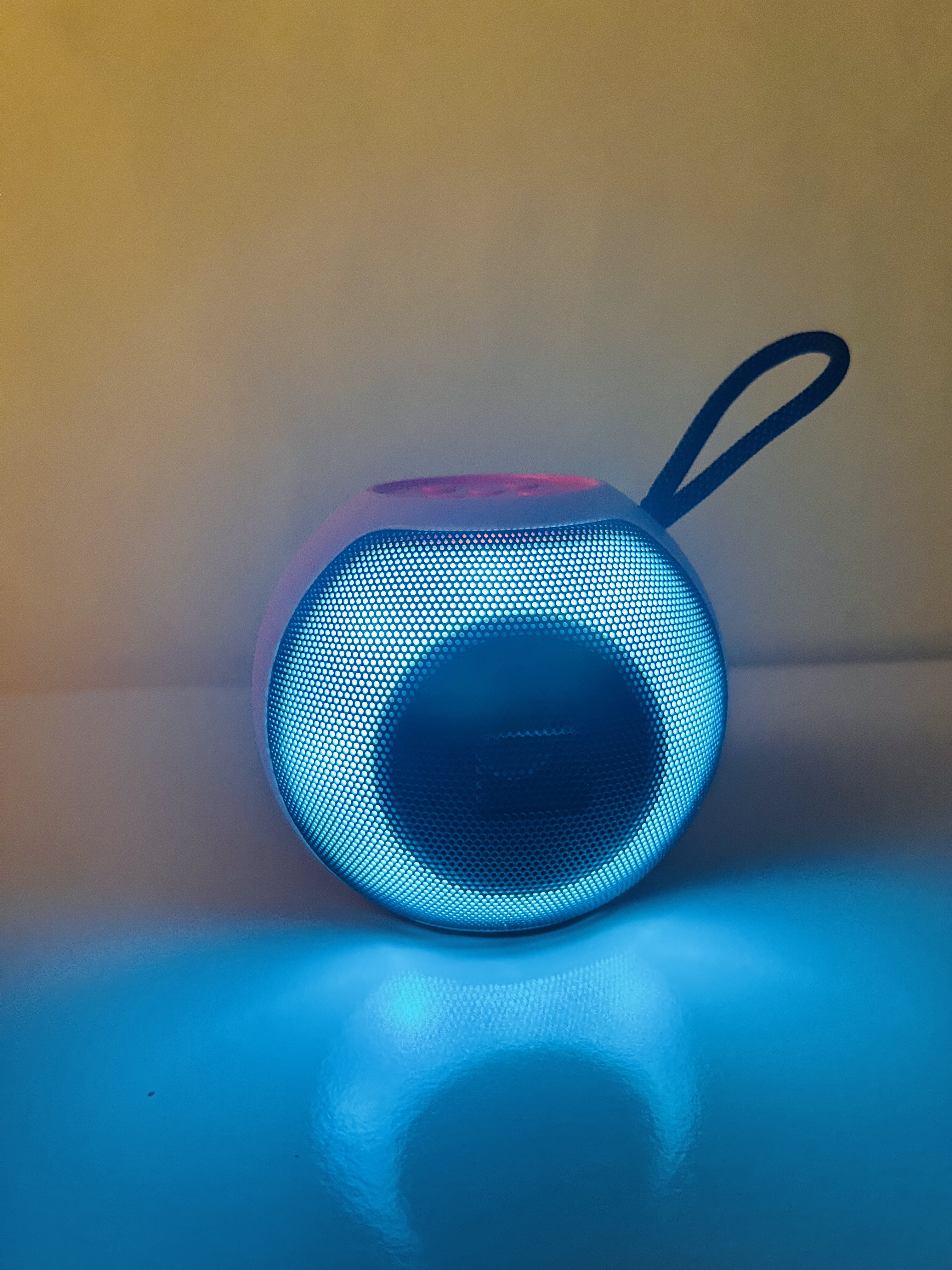 Portable wireless RGB Speaker_img_1