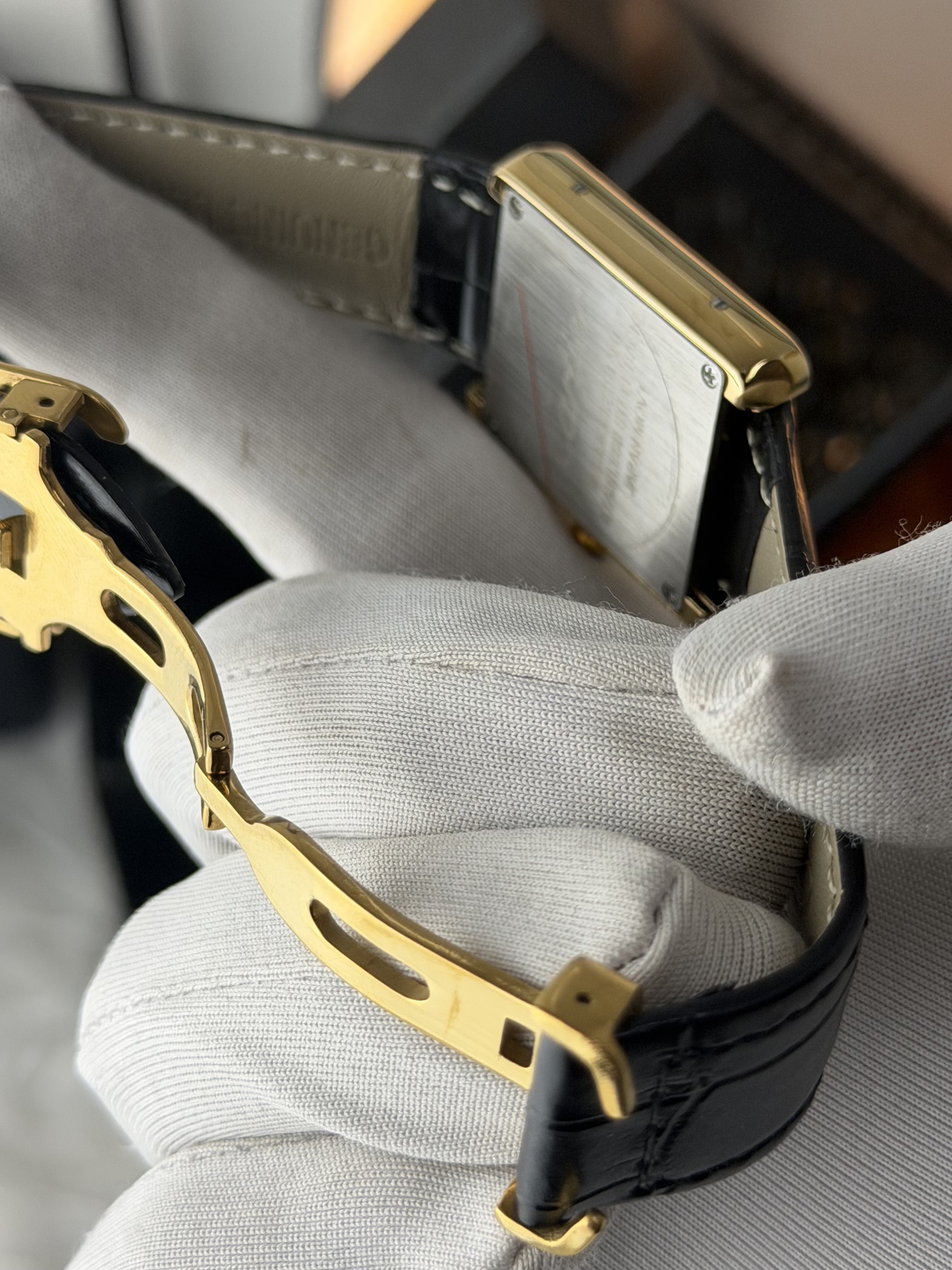 Cartier Tank || Dial black with premium lock