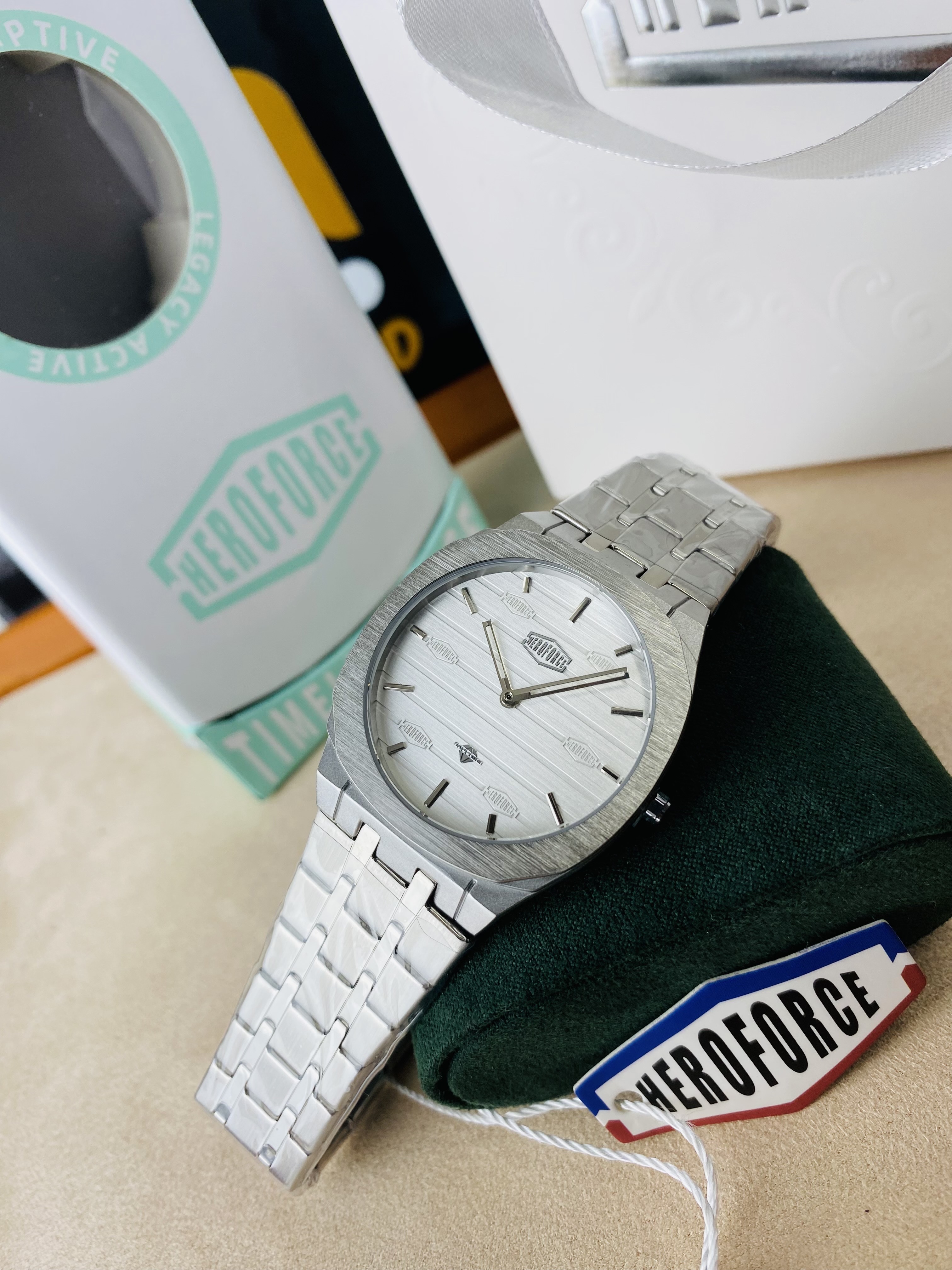 Hero force || White dial silver chain