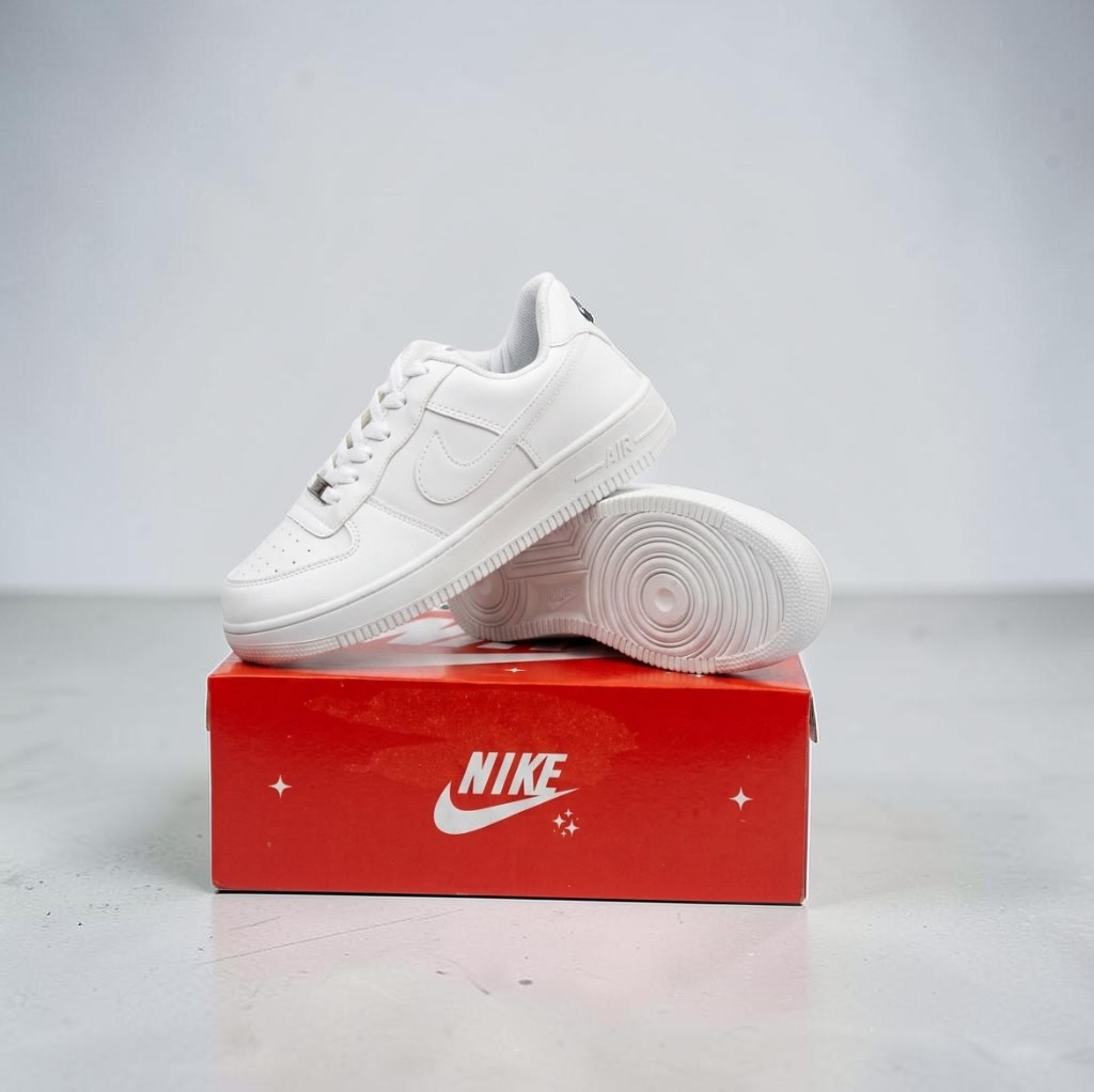 Nike Air Force Triple White