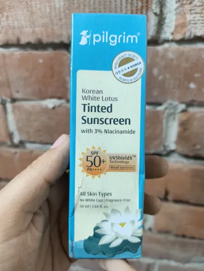 Pilgrim Korean White Lotus Tinted Sunscreen With 3% Niacinamide - 50ml_img_1