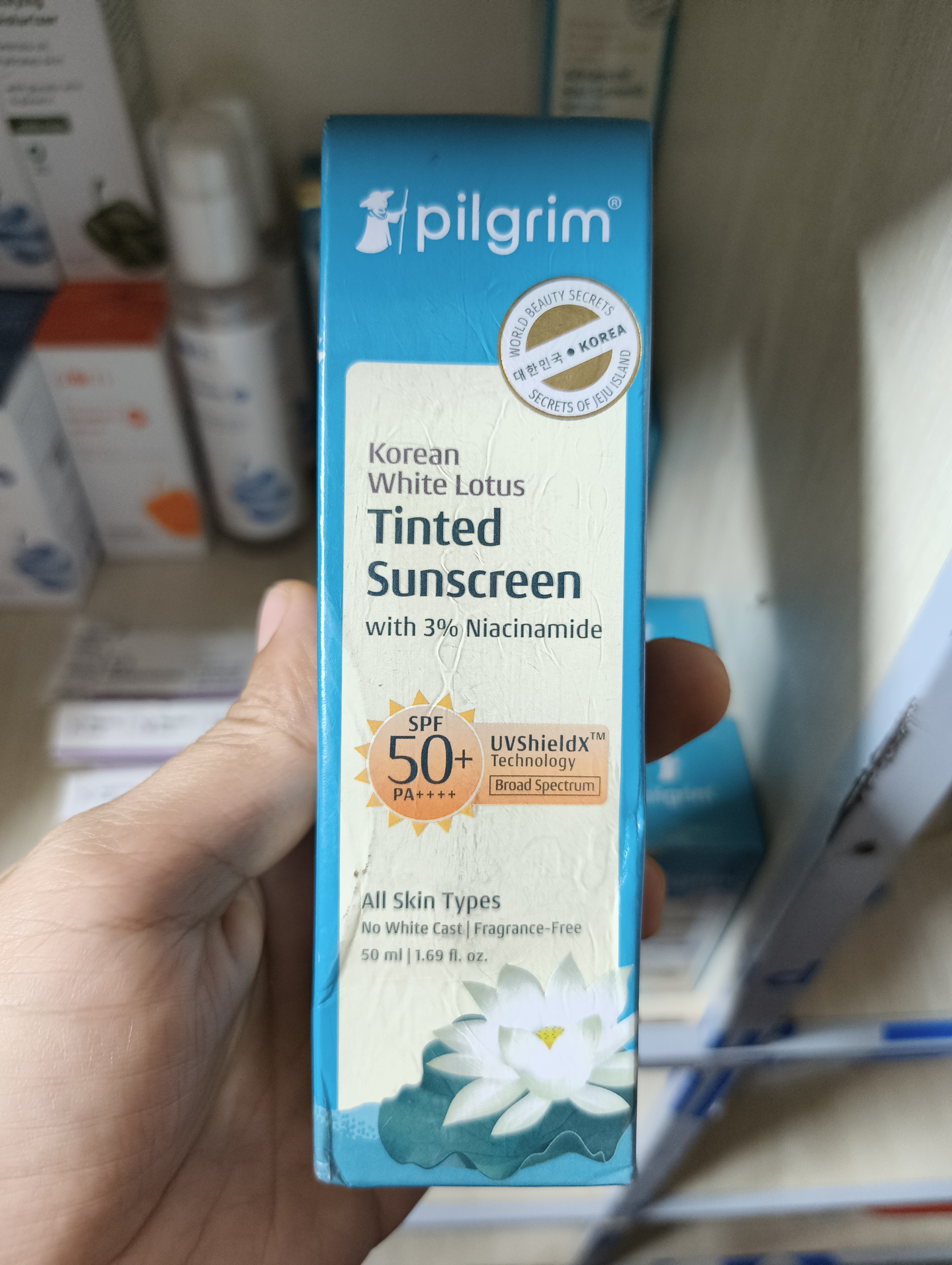 Pilgrim Korean White Lotus Tinted Sunscreen With 3% Niacinamide - 50ml_img_1