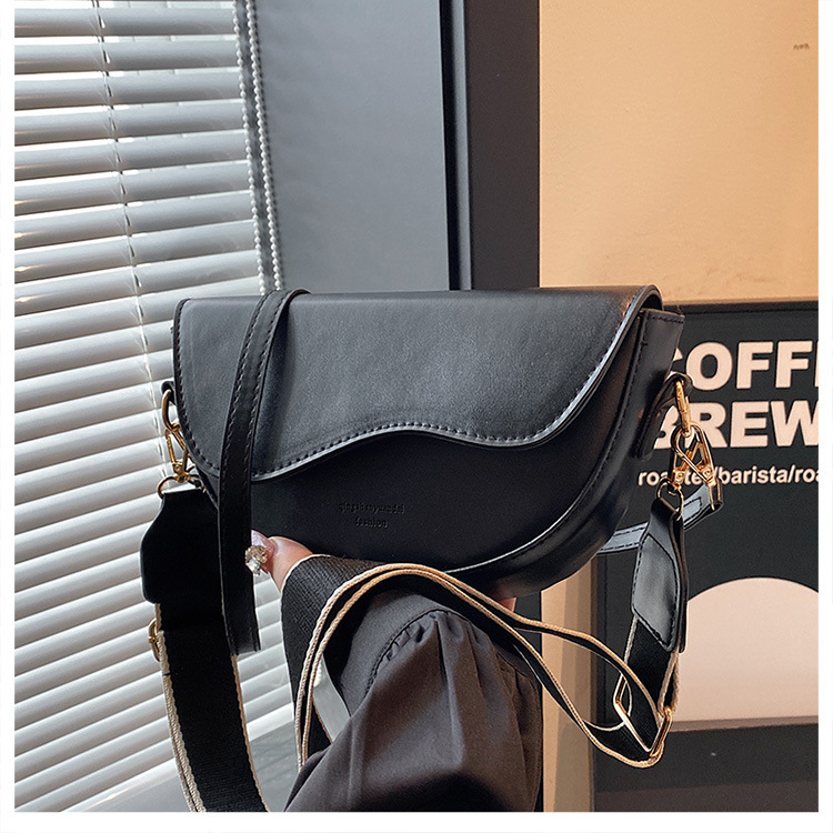 Solid moon bag