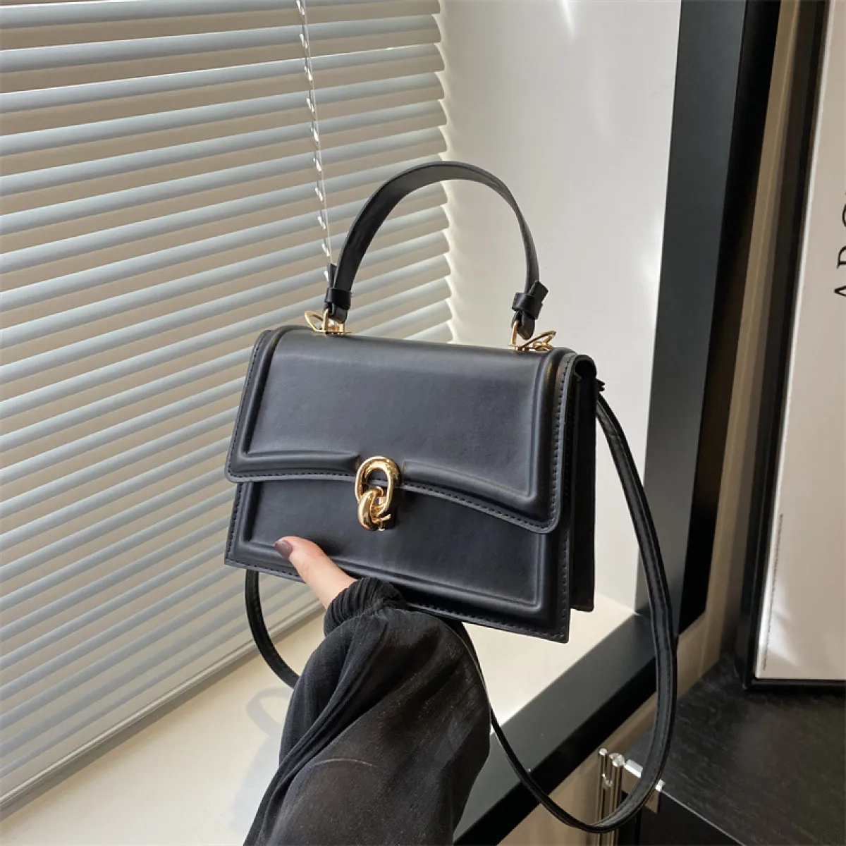 Box Shoulder bag