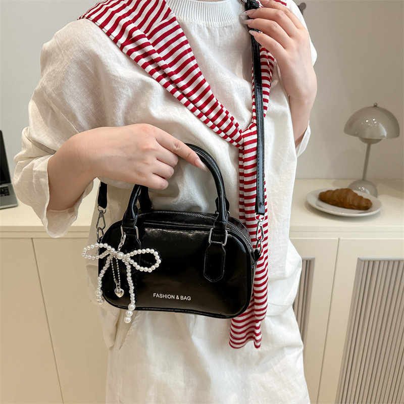 Hendhild bag with charms 🎀