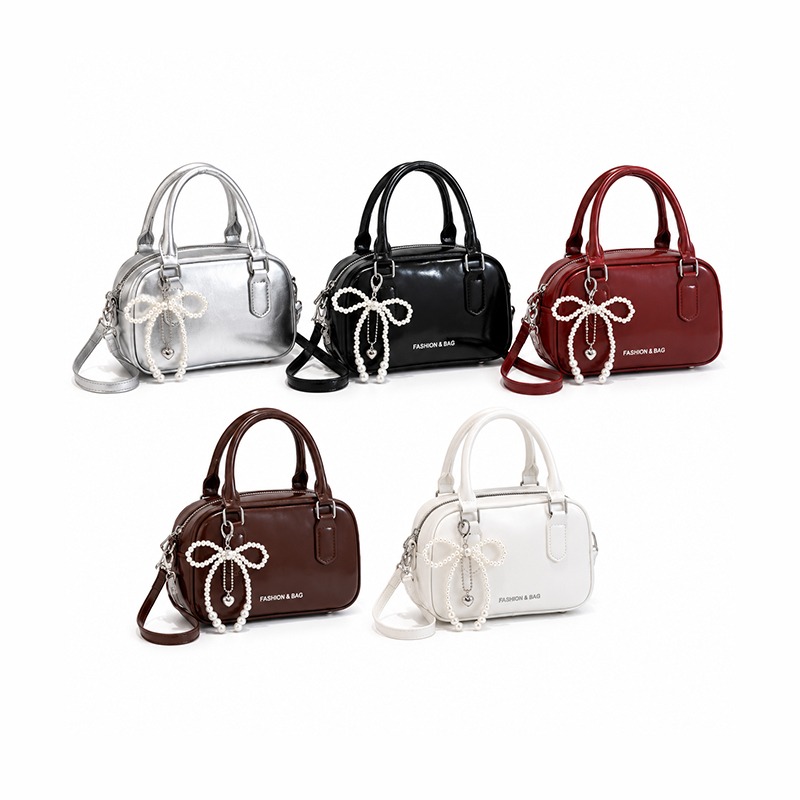 Hendhild bag with charms 🎀_img_0