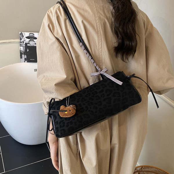 Leopard print shoulder bag