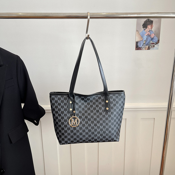 M print tote bag