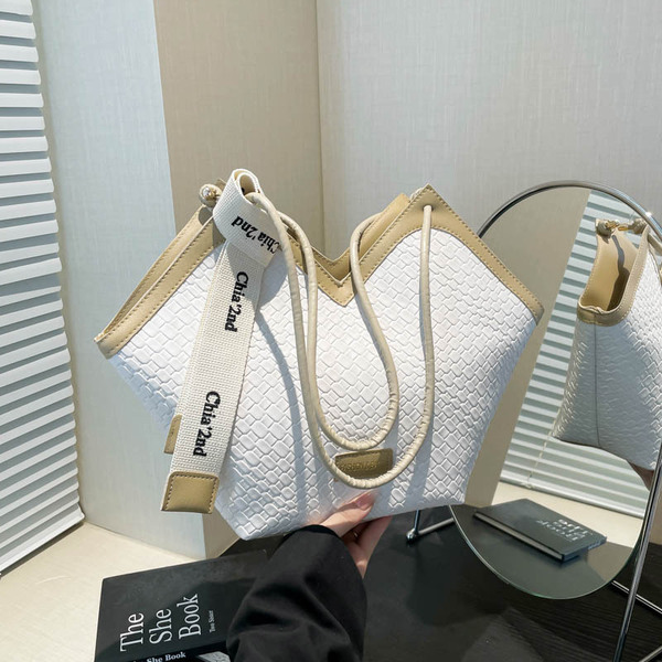 Letter strap tote_img_3