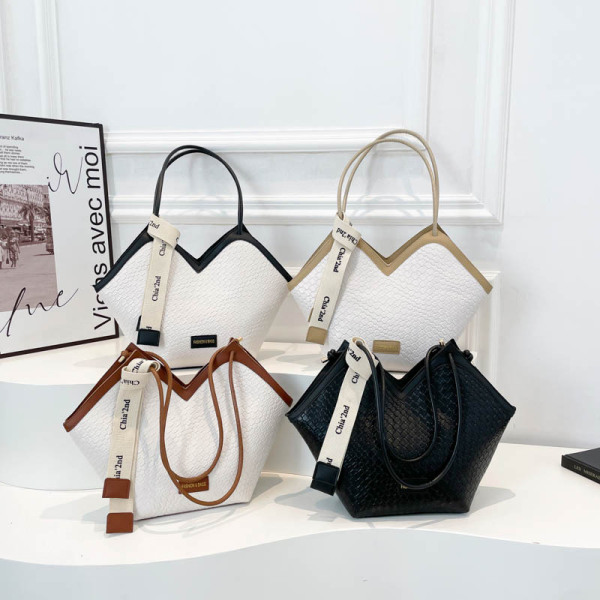 Letter strap tote_img_0