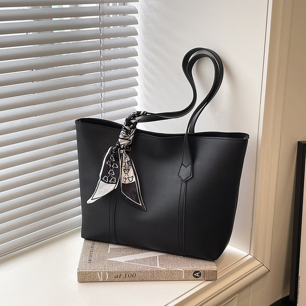 Solid scarf tote