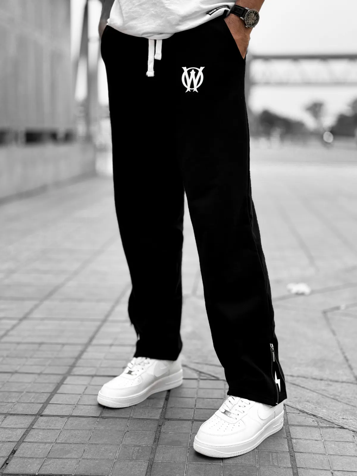 Low Cut Zipper (Black)