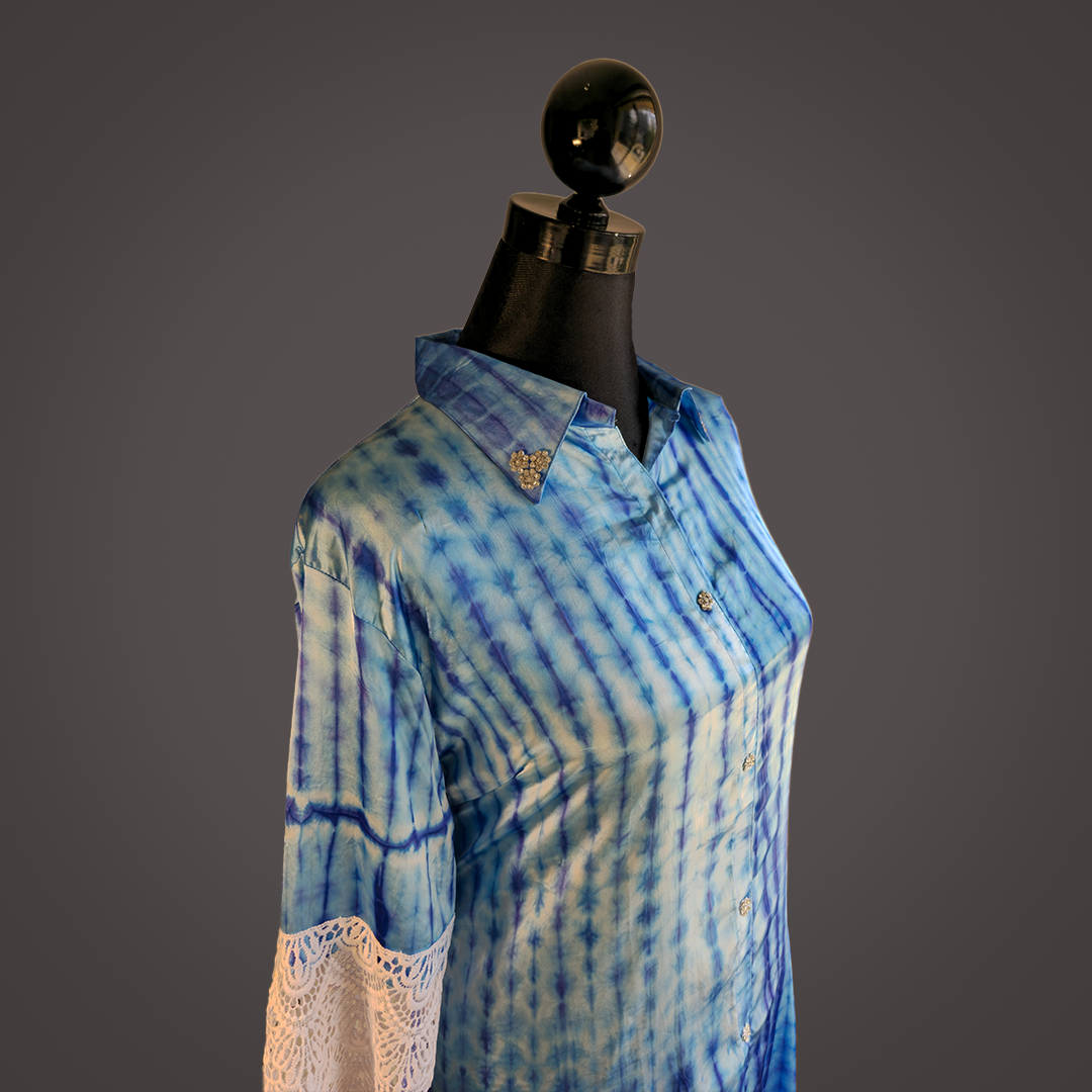 Elegant Blue and White Tie-Dye Satin Dress with Lace Sleeves – Long Shirt by Simple White_img_1