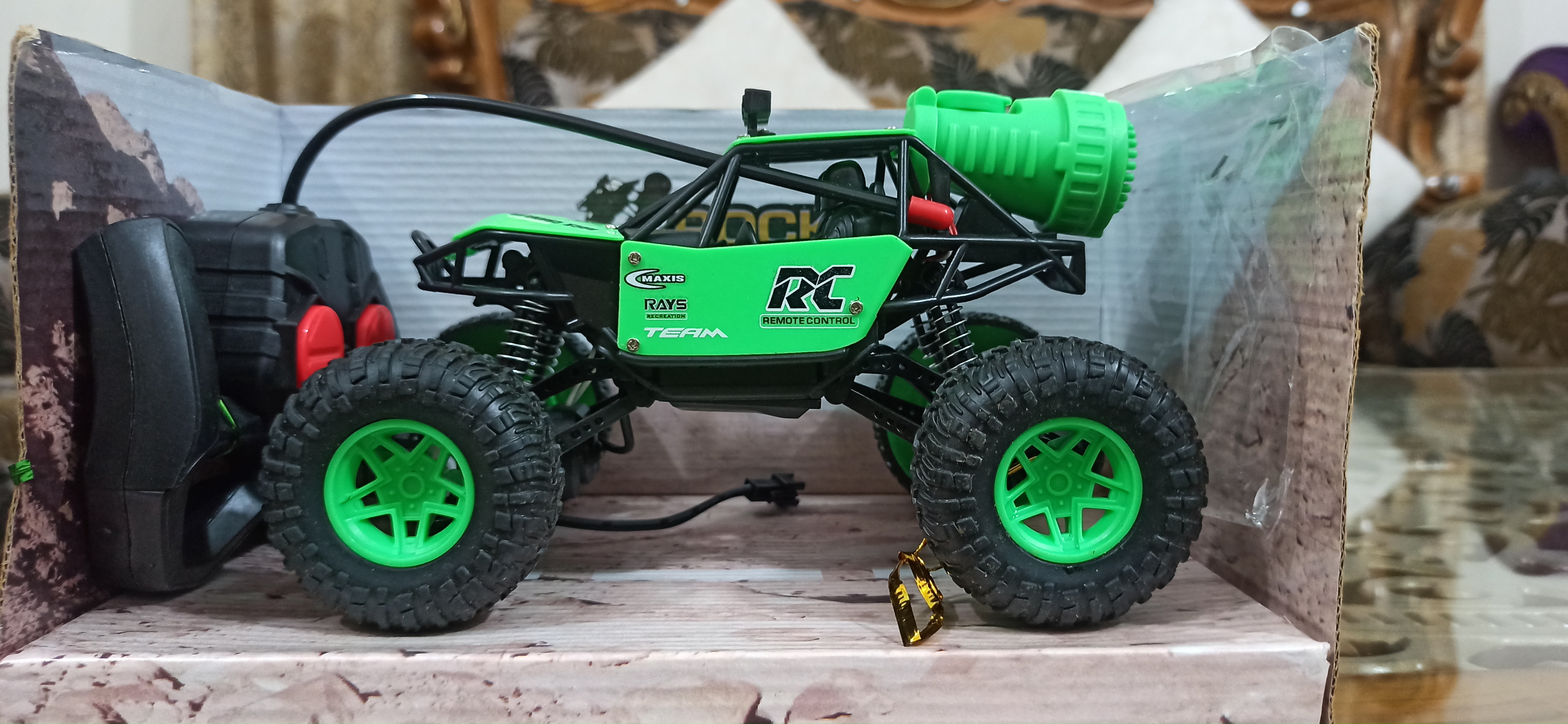 ROCK CRAWLER SMOKE RC CAR 🚙💨 | Rechargeable & All-Terrain