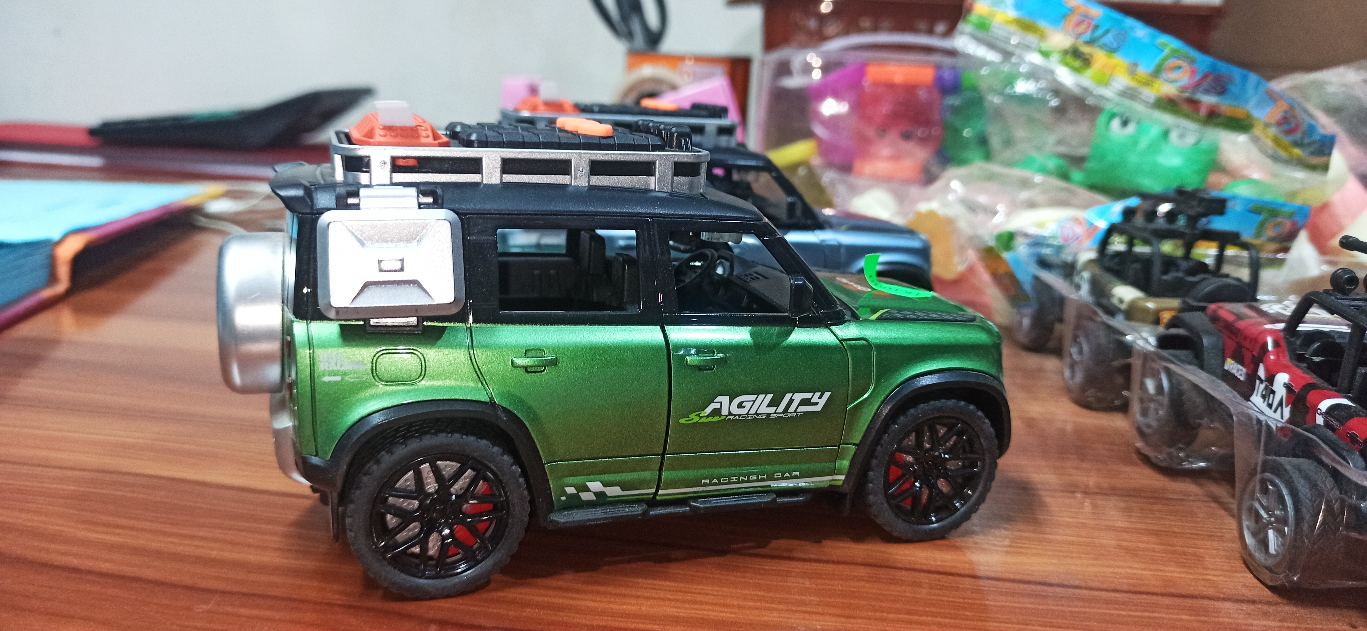🚙 Premium Defender Toy Car_img_0