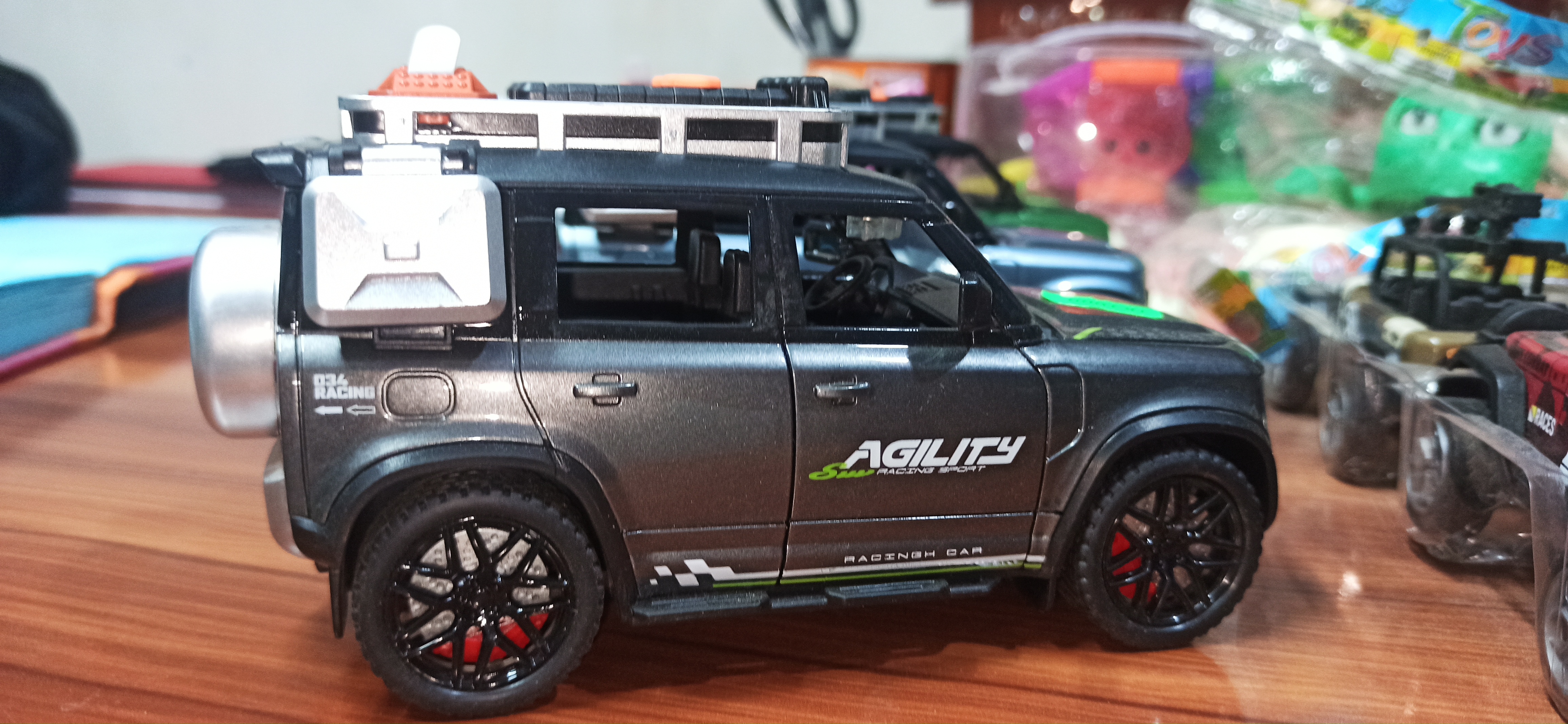 🚙 Premium Defender Toy Car_img_1