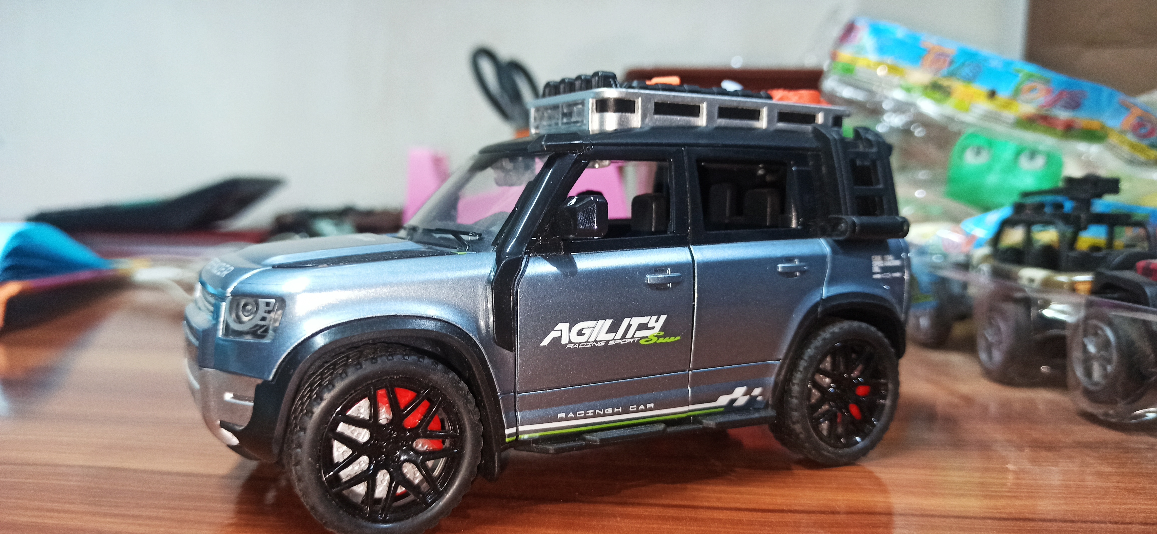 🚙 Premium Defender Toy Car_img_6