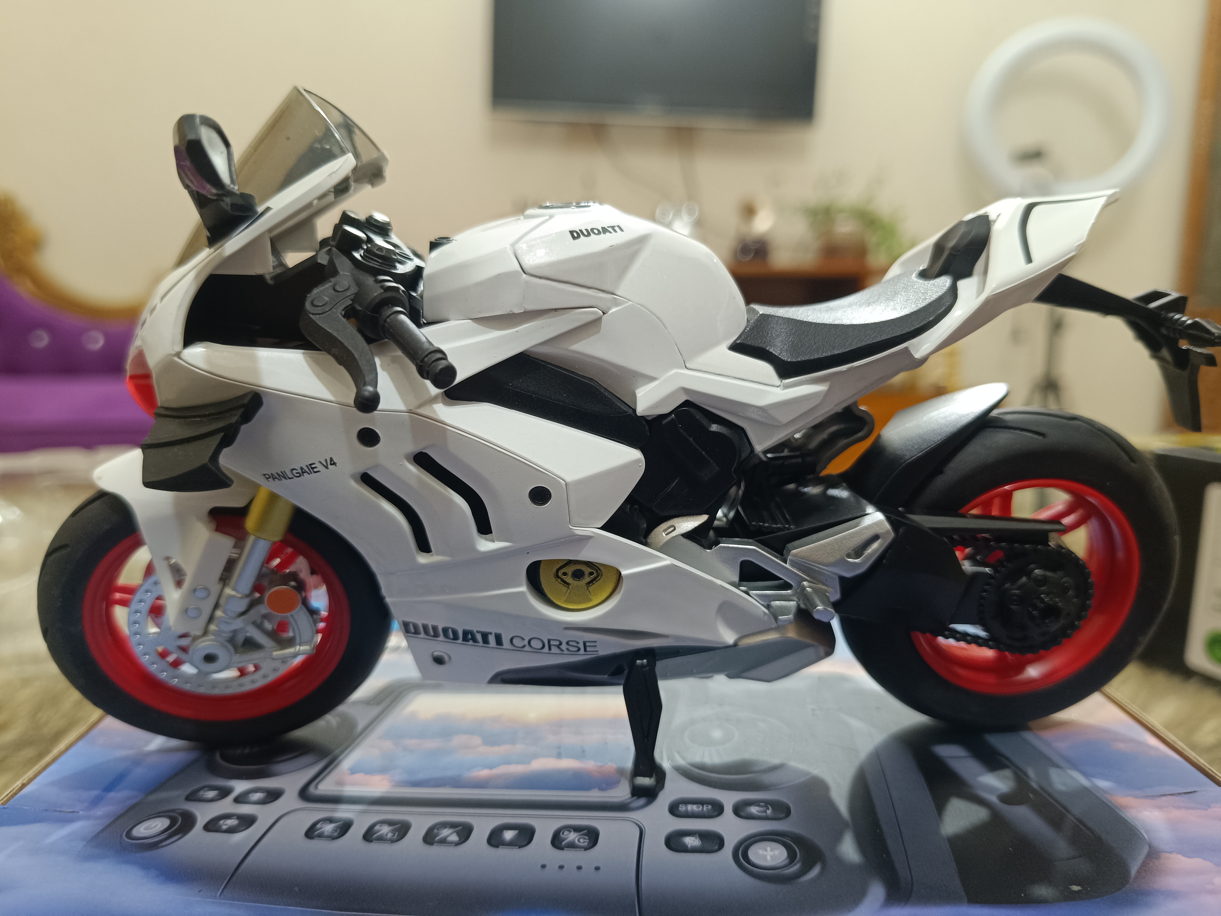 1:10 Scale Alloy Model Motorcycle – Ducati Corse Style Racing Bike 🏁🔥