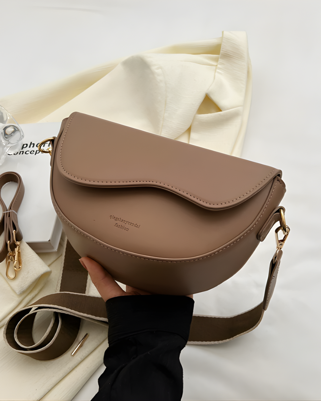 Saddle Luxe Shoulder Bag_img_0