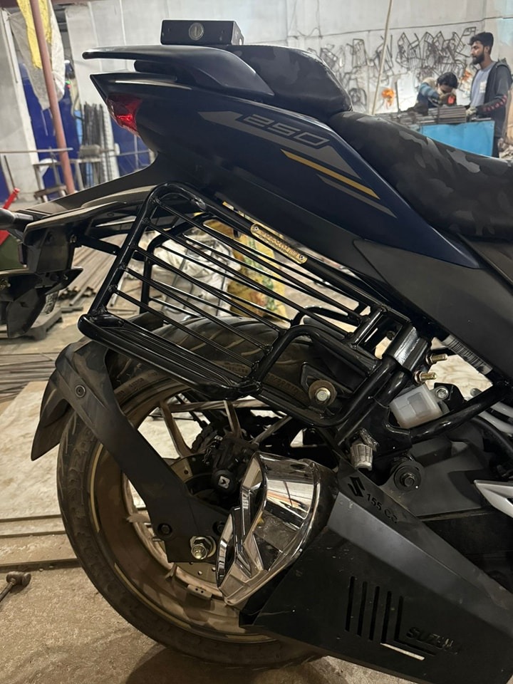 Premium Sharee Gourde (Right Side) For Gixxer 250