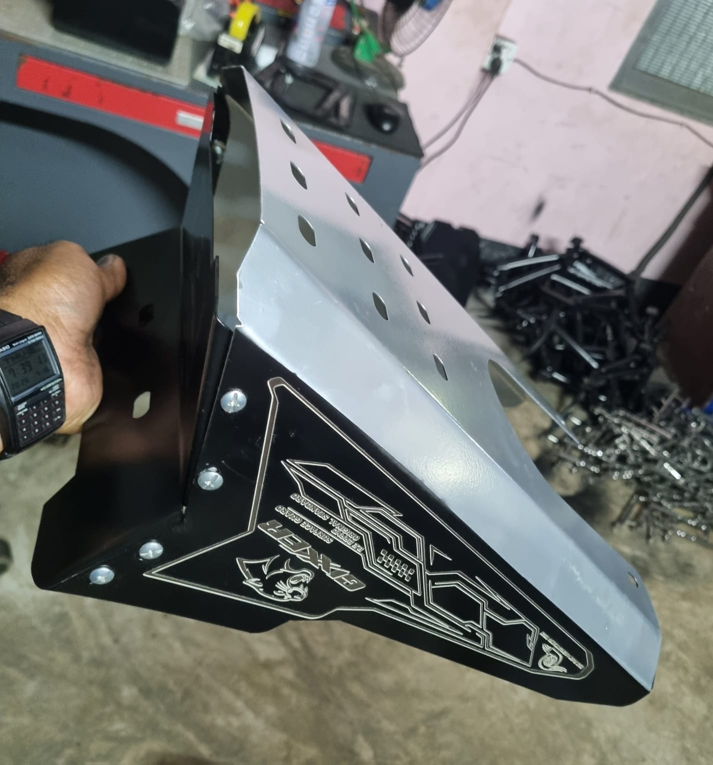 Premium CNC Black Silencer Gourde For Gixxer All Model_img_6