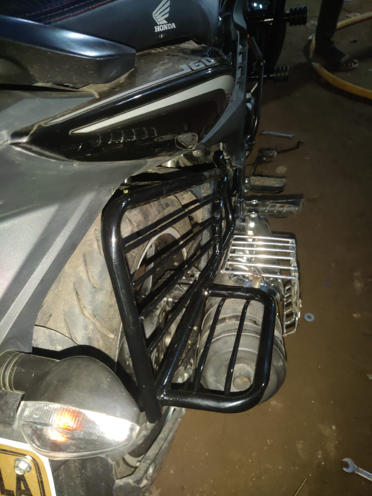 Premium Sharee Gourde (Right Side) For Honda SP-160_img_3