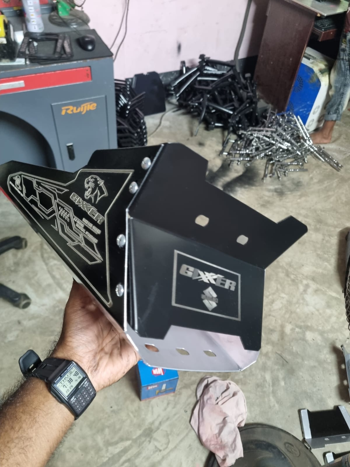 Premium CNC Black Silencer Gourde For Gixxer All Model_img_8