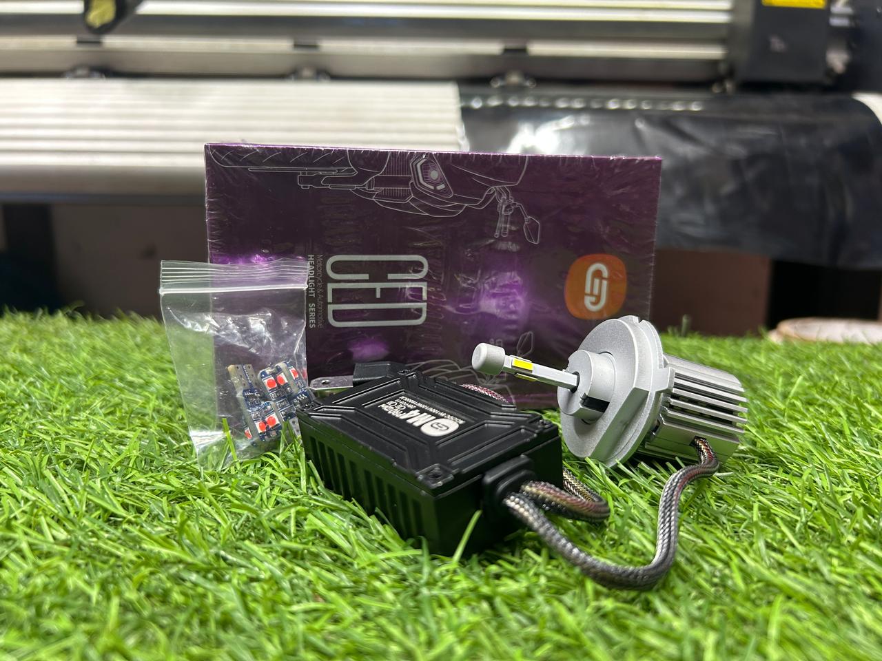 Premium CED Headlight Bulb Universal