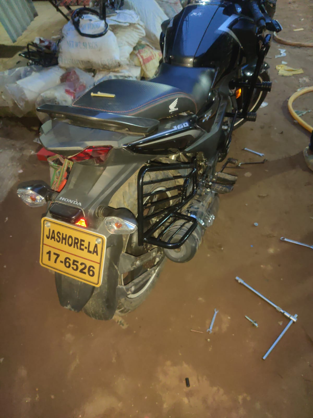 Premium Sharee Gourde (Right Side) For Honda SP-160_img_4