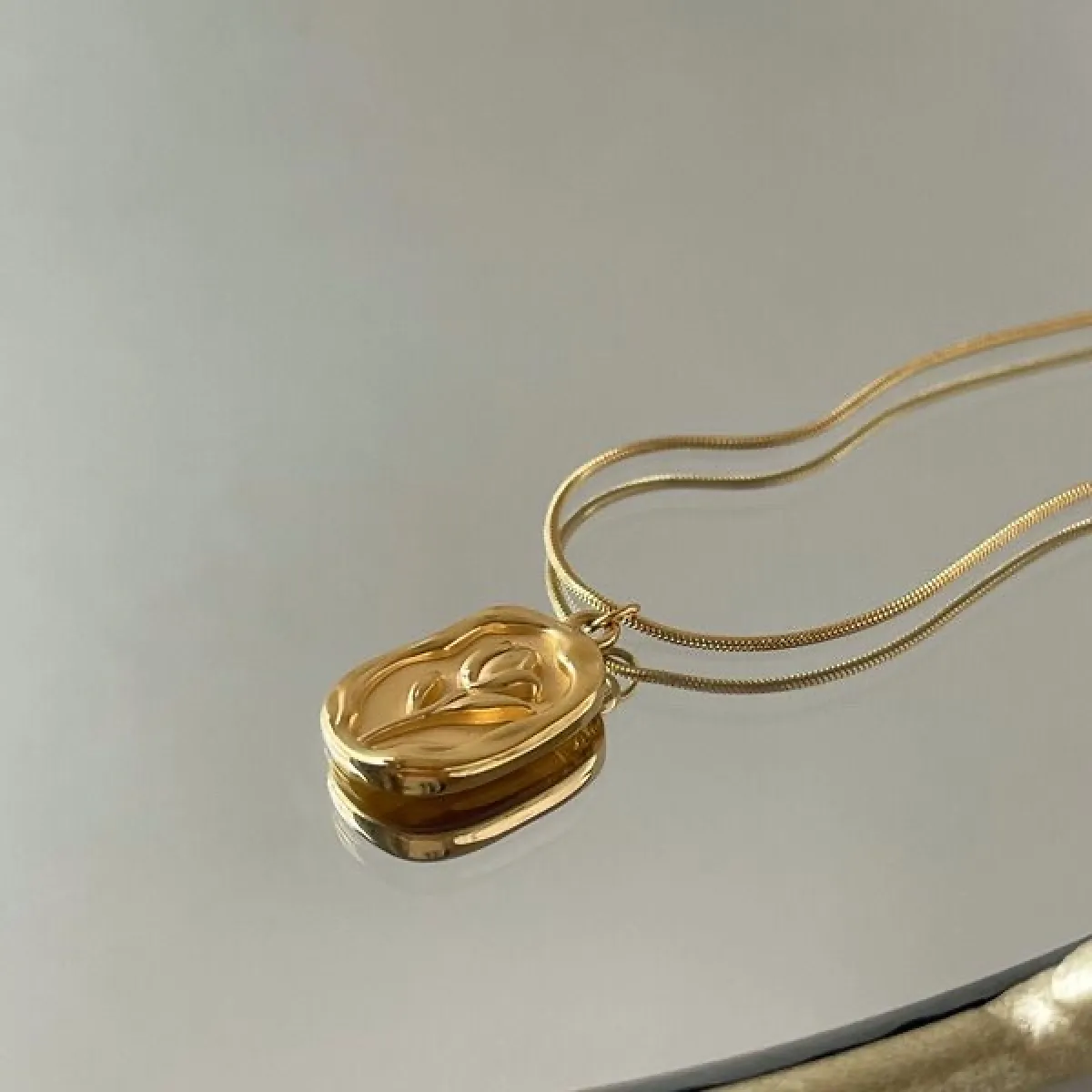 Vintage Tulip Molten Pendant Necklace - Image 6