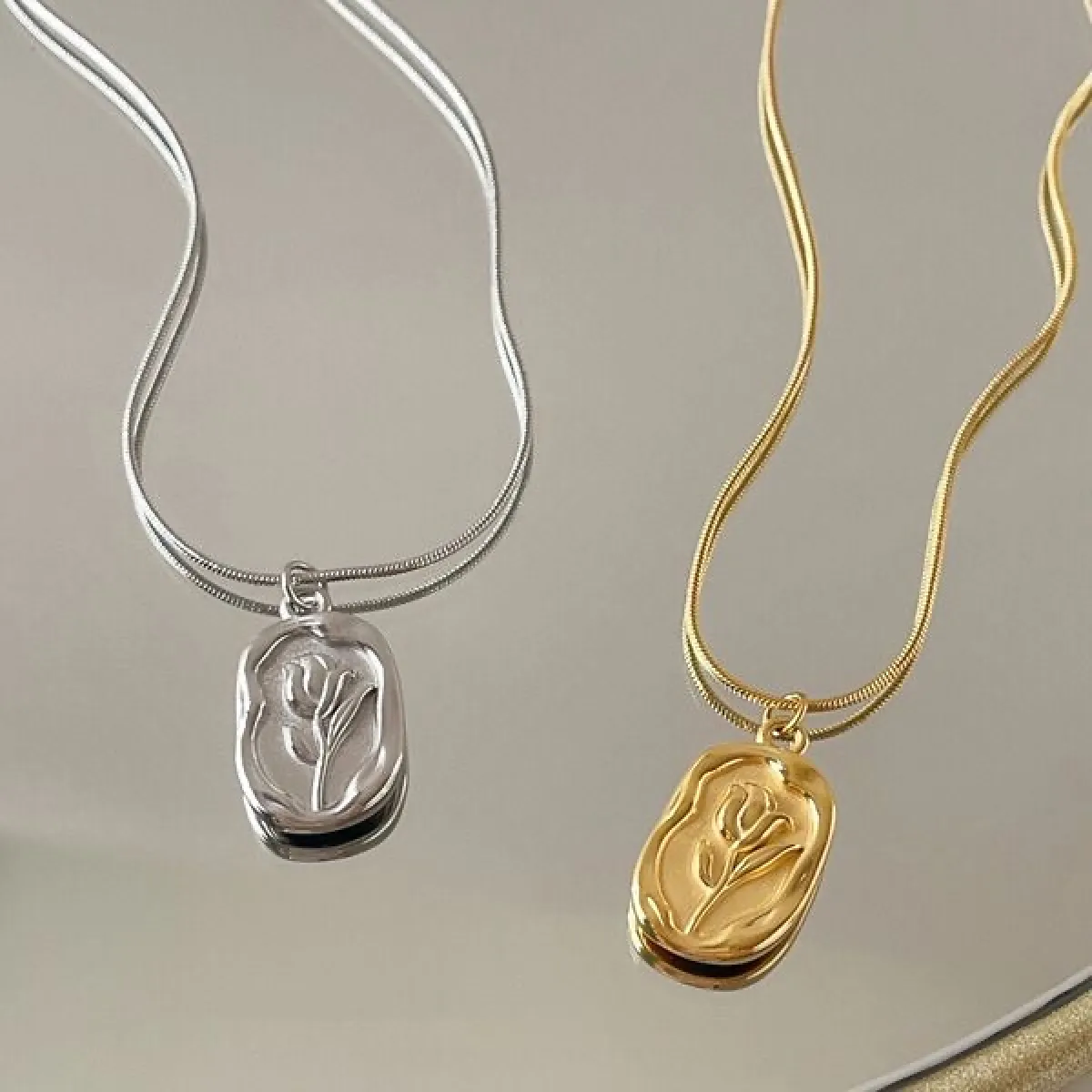 Vintage Tulip Molten Pendant Necklace - Image 1