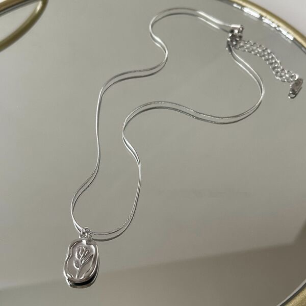 Vintage Tulip Molten Pendant Necklace - Image 3