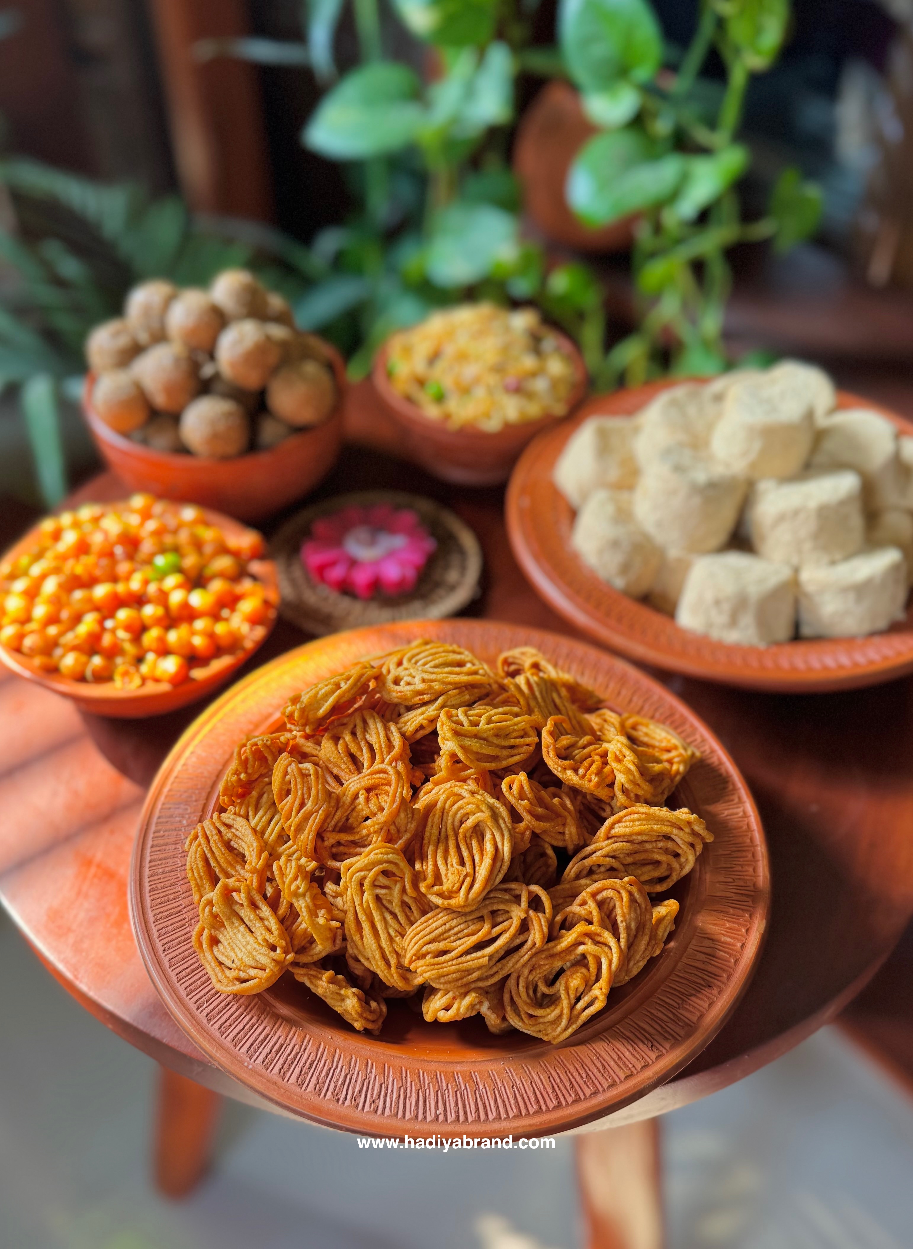 কুষ্টিয়া জগতির ঐতিহ্যেবাহী ঝুরিভাজা (১৩০পিচ বয়াম)