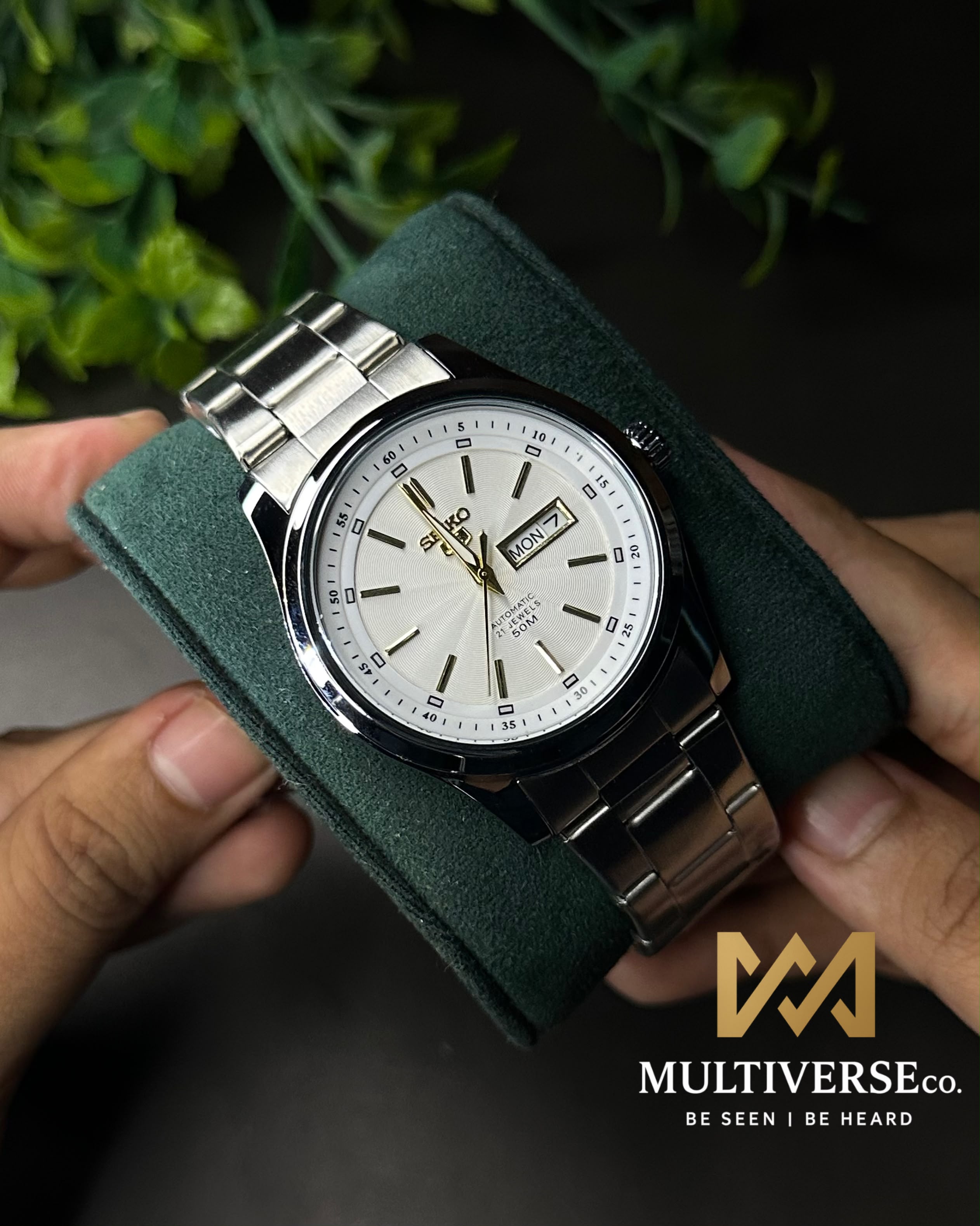 SEIKO 5 SILVER TONE TEXTURED WHITE DIAL GOLD ACCENT STEEL WATCH_img_5