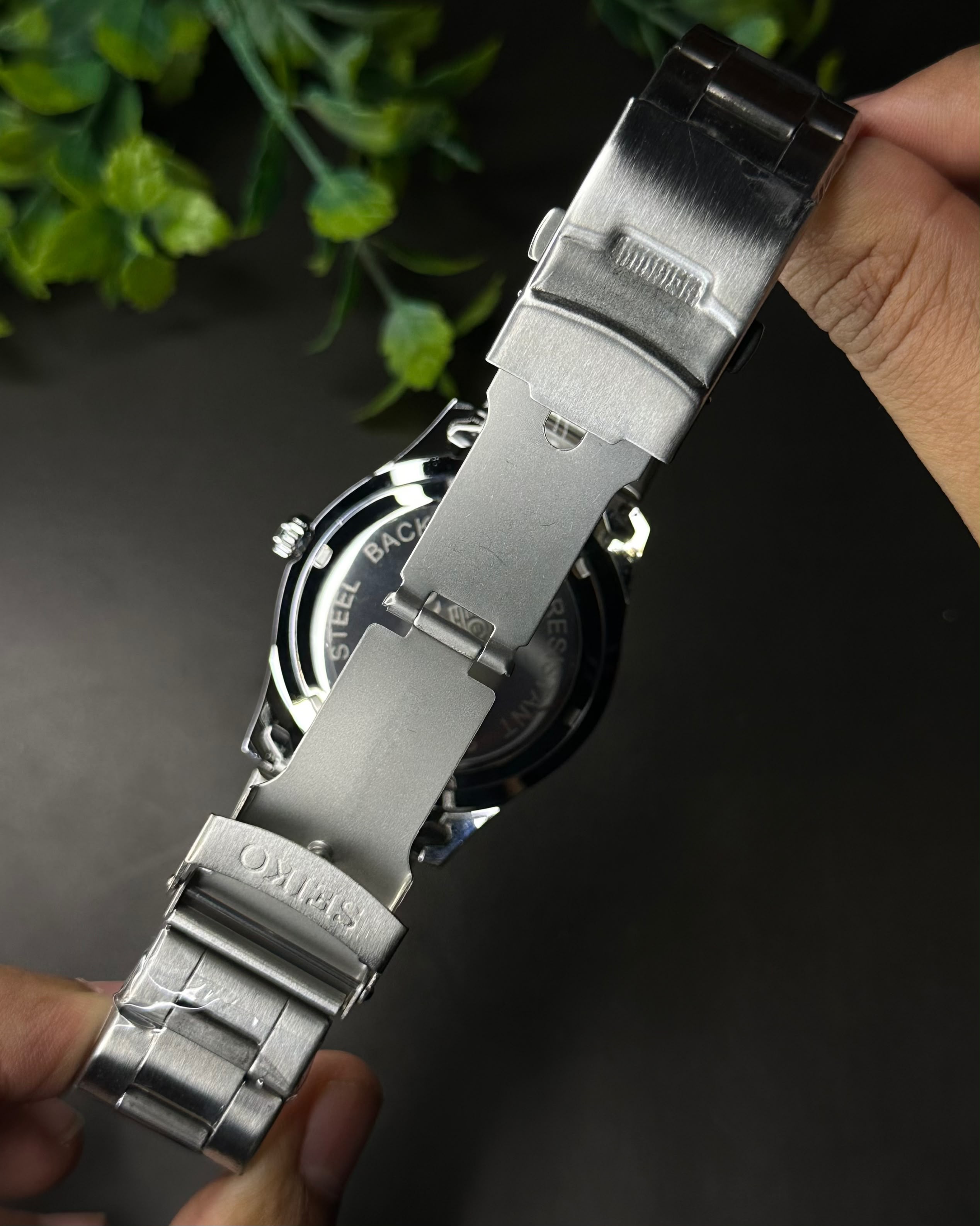 SEIKO 5 SILVER TONE TEXTURED WHITE DIAL GOLD ACCENT STEEL WATCH_img_11