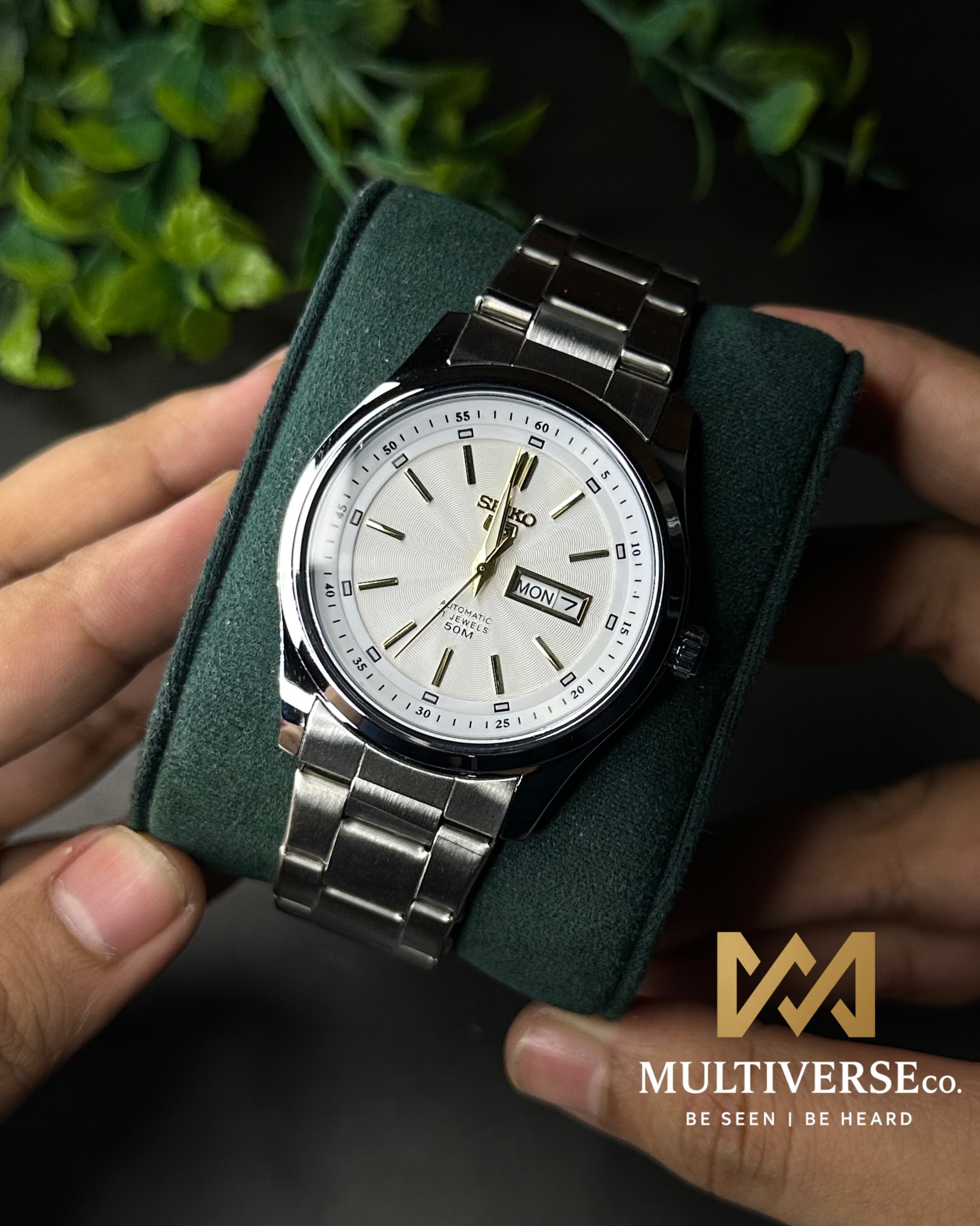 SEIKO 5 SILVER TONE TEXTURED WHITE DIAL GOLD ACCENT STEEL WATCH_img_0